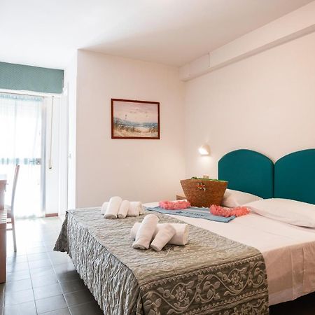 Blu Star Hotel Габиче Маре Екстериор снимка