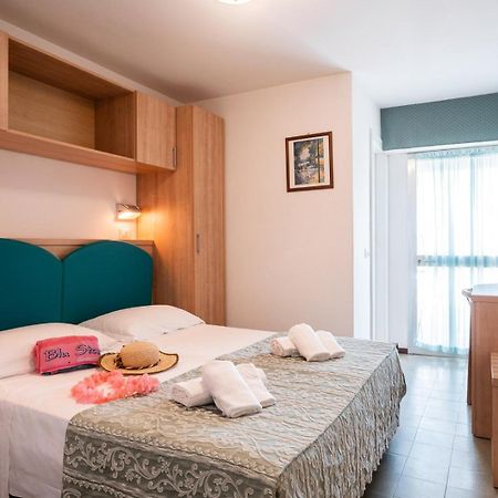 Blu Star Hotel Габиче Маре Екстериор снимка