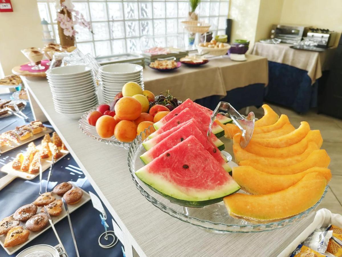Blu Star Hotel Габиче Маре Екстериор снимка