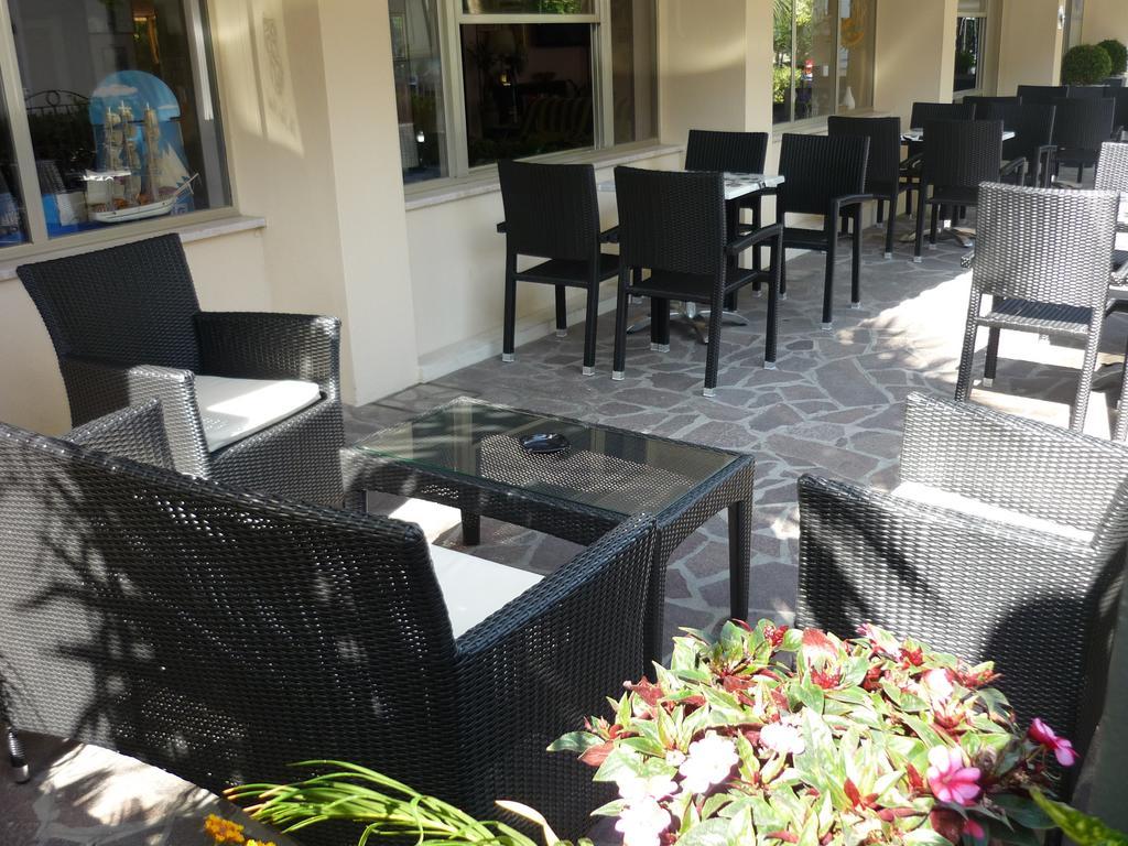 Blu Star Hotel Габиче Маре Екстериор снимка