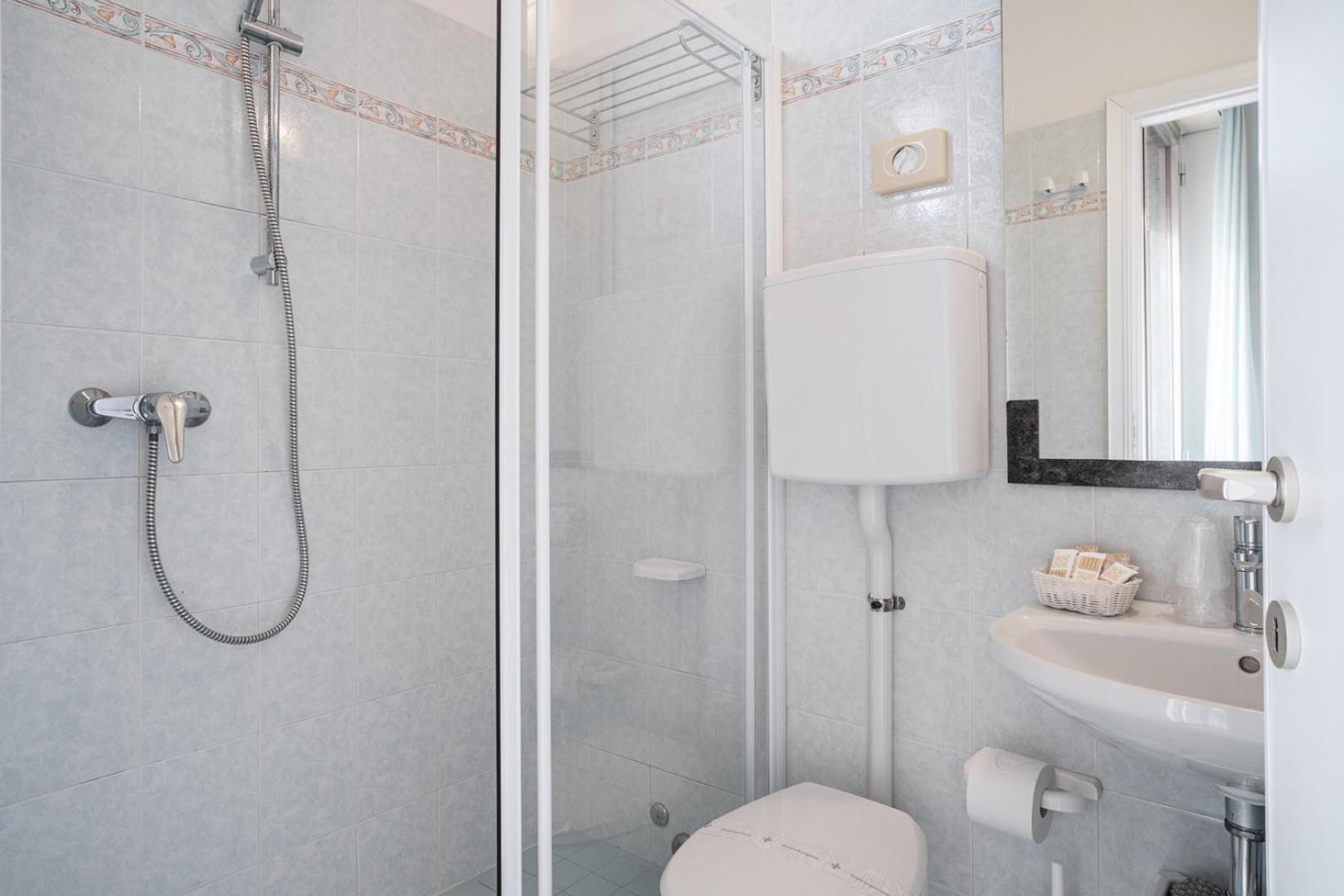 Blu Star Hotel Габиче Маре Екстериор снимка