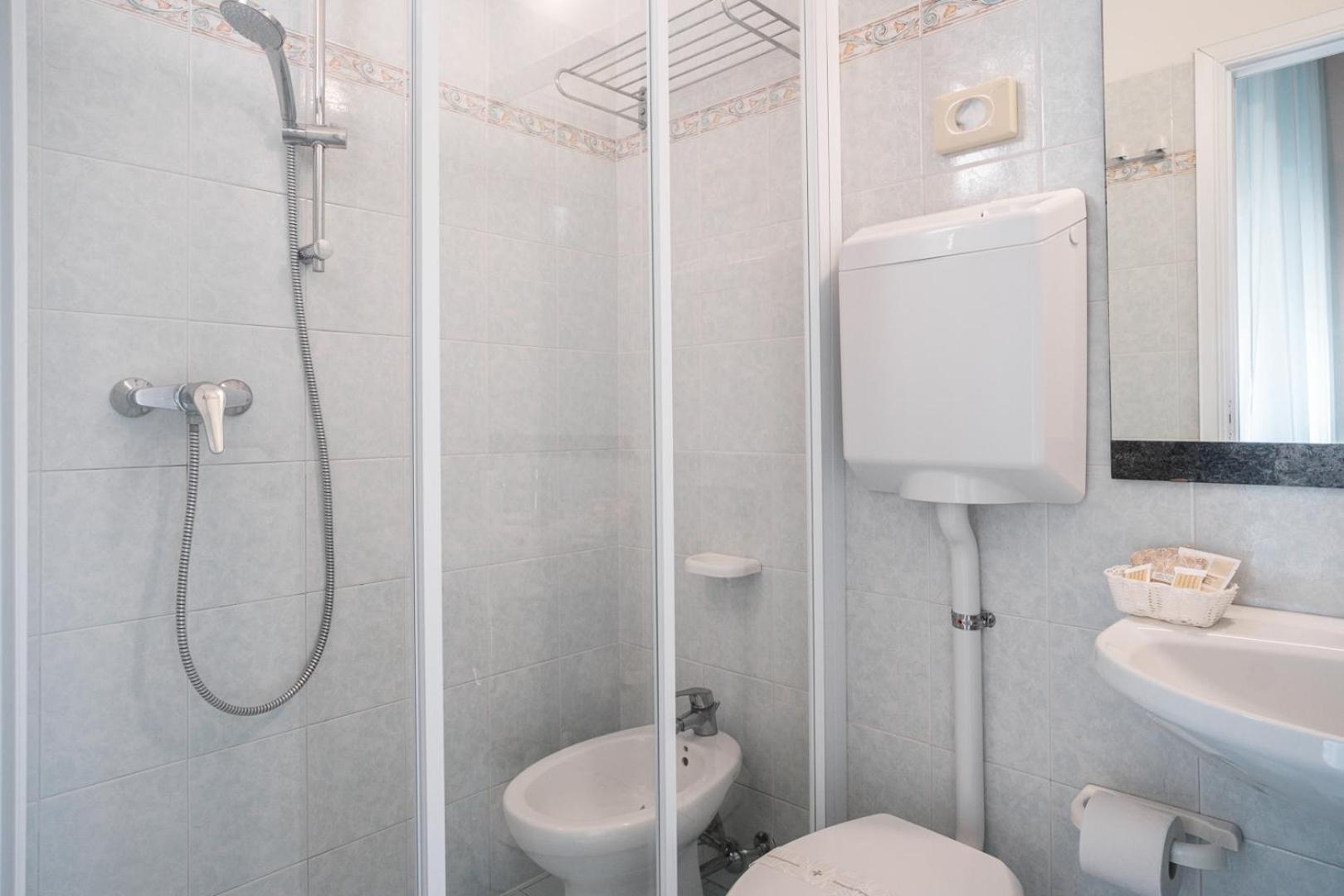 Blu Star Hotel Габиче Маре Екстериор снимка