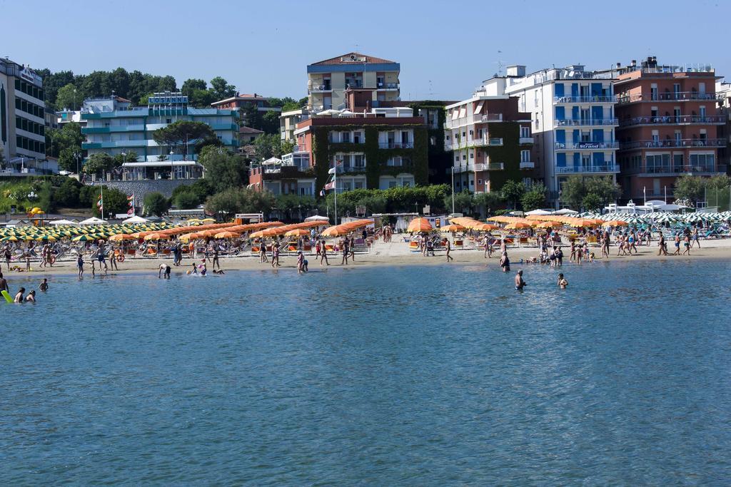 Blu Star Hotel Габиче Маре Екстериор снимка