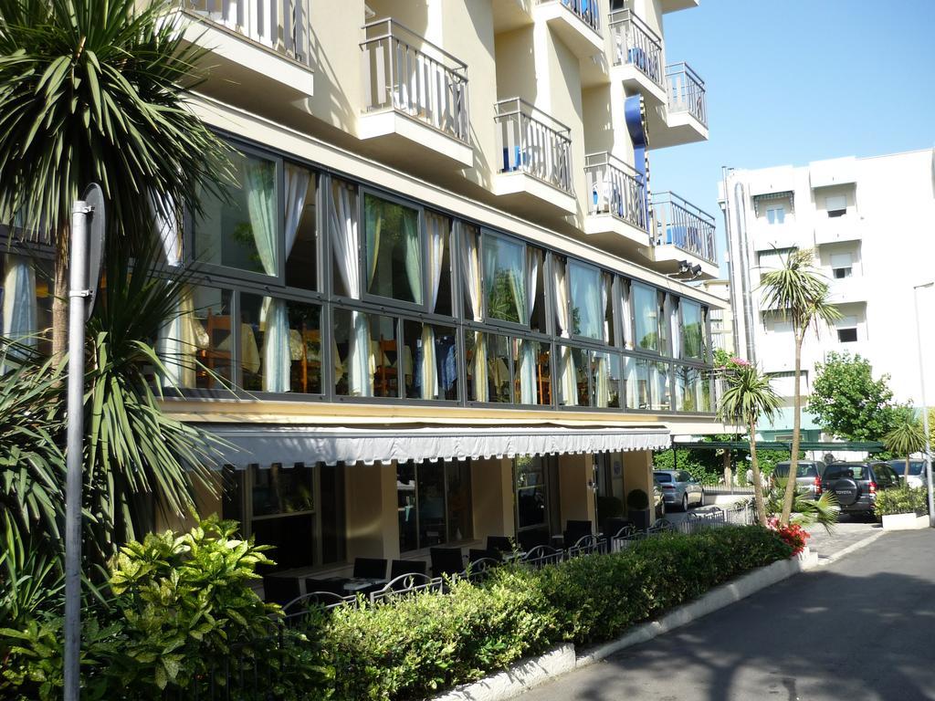 Blu Star Hotel Габиче Маре Екстериор снимка