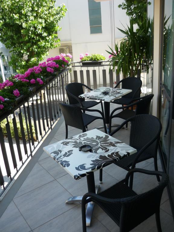 Blu Star Hotel Габиче Маре Екстериор снимка