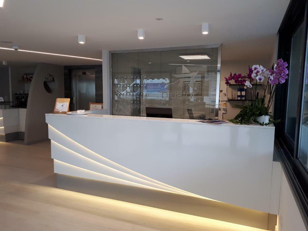 Blu Star Hotel Габиче Маре Екстериор снимка
