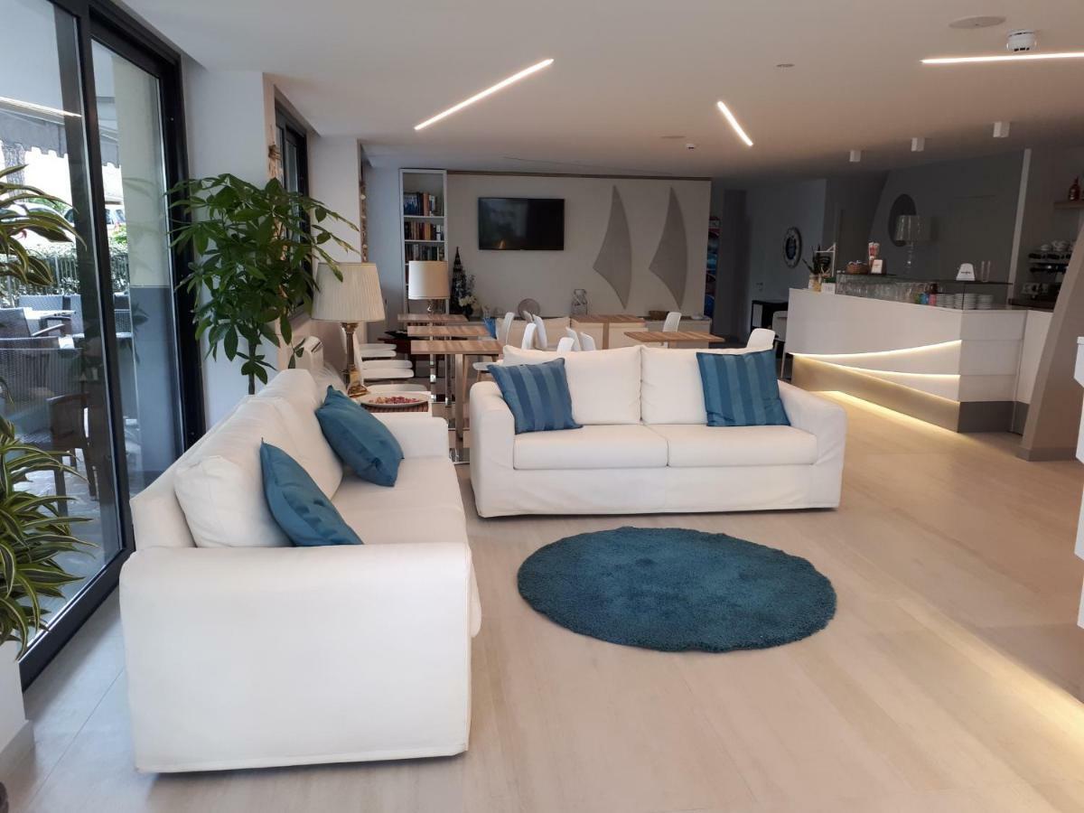 Blu Star Hotel Габиче Маре Екстериор снимка